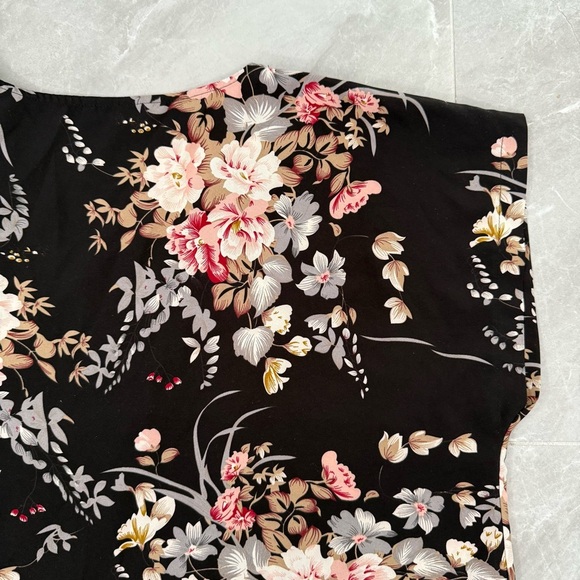 Women’s SHEIN Curve Floral Print High Low V-Neck Cap Sleeve Top Plus Size 1XL - Picture 11 of 16